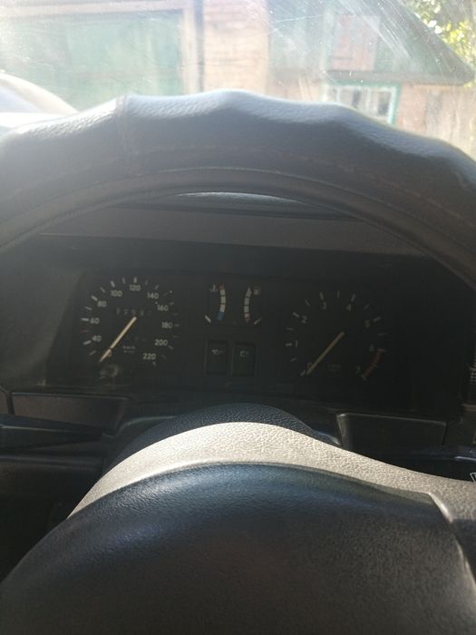 автомобіл Опель в хорошому стані