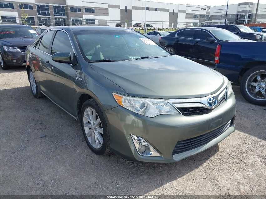 Toyota Camry XLE Hybrid
