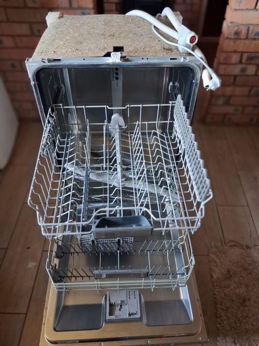 Посудомийна машина NEFF