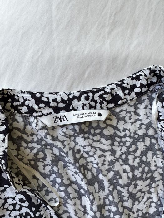 Vestido curto fluído Zara padrão branco e preto
