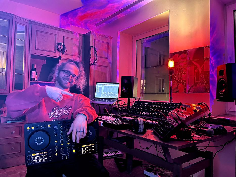 Nauka produkcji muzyki, DJ'ingu i grania na syntezatorach (PL i ENG)