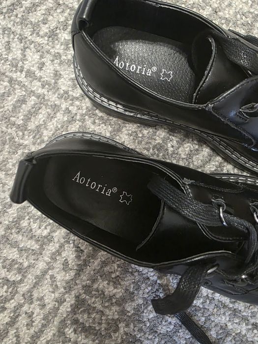 czarne loafersy, eleganckie buty, mokasyny
