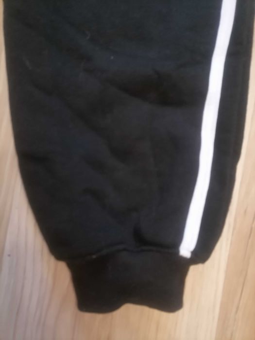 Czarne spodnie dresowe  36