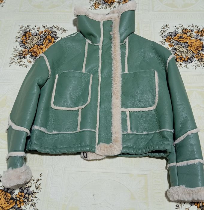 Vendo casaco curto tamanho único 50€