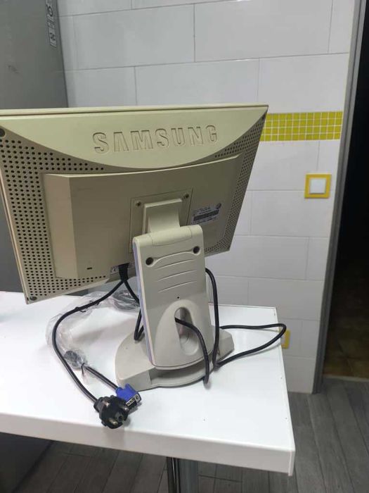 Monitor Samsung de 15 Impecável