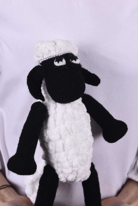 Baranek Shaun - maskotka na szydełku dla dziecka- rękodzieło, handmade