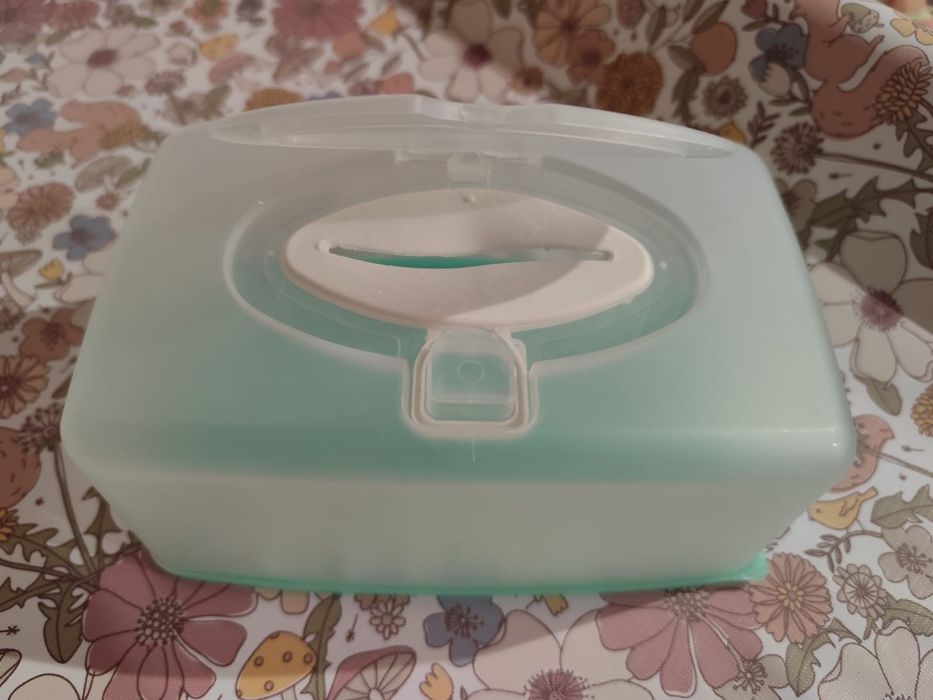 Pojemnik na nawilżane chusteczki