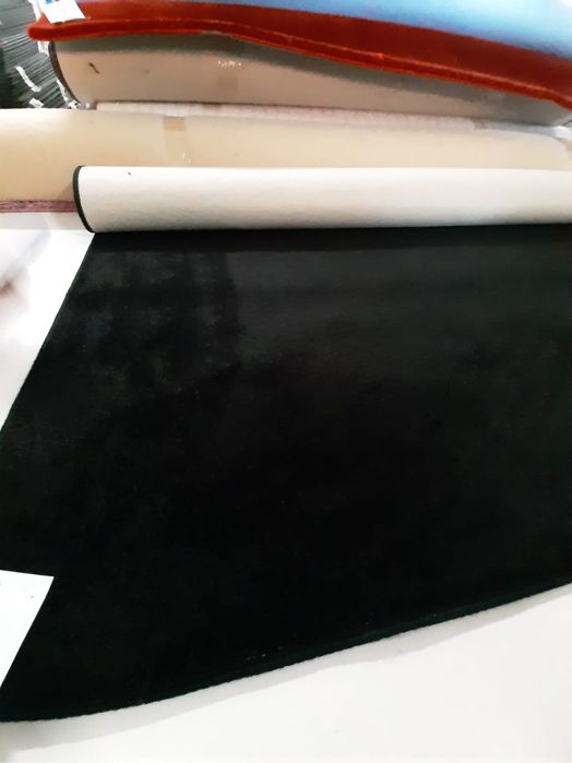 Tapetes / Carpetes pretas novas