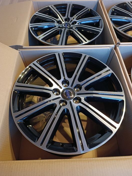 NOWE, ORYGINALNE FELGI VOLVO R18

Mam na sprzedaż fabrycznie nowy