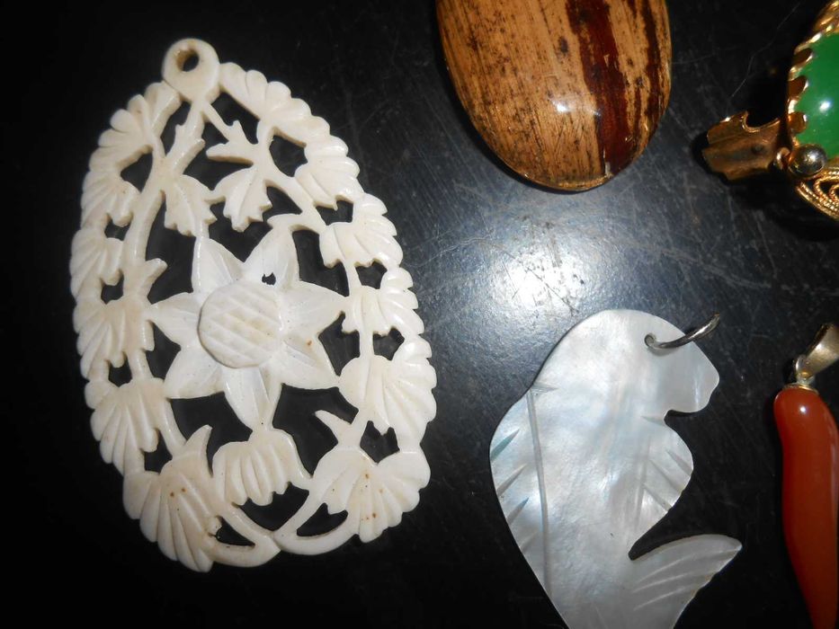 Peças diversas para artesanato . Pingentes para fios, medalhas.