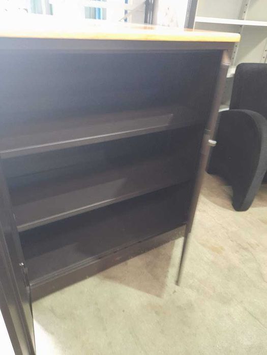 Moveis metálicos castanhos / 1 maior outro mais pequeno