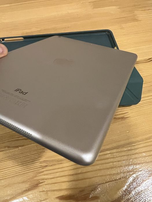 Планшет APPLE iPad Air 32GB модель A1474 білий