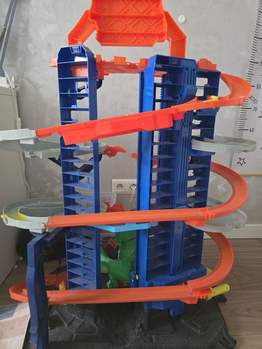Hot Wheels City Mega Garaż T-Rexa GJL14