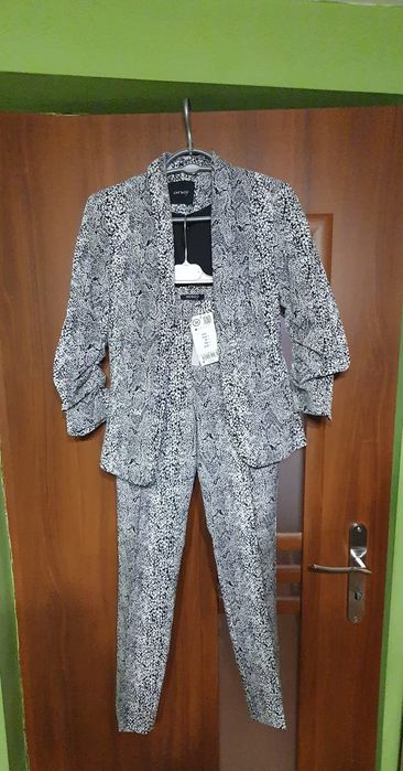 Garnitur damski czarny w wężowy wzór rozmiar 34