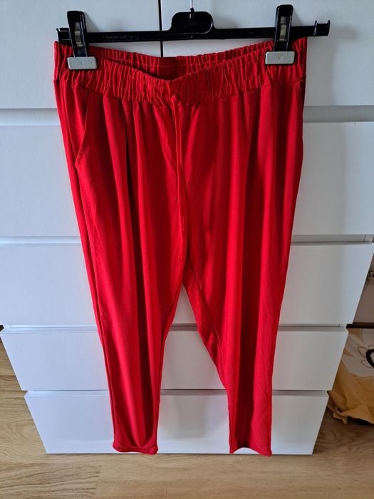 Calças vermelhas L