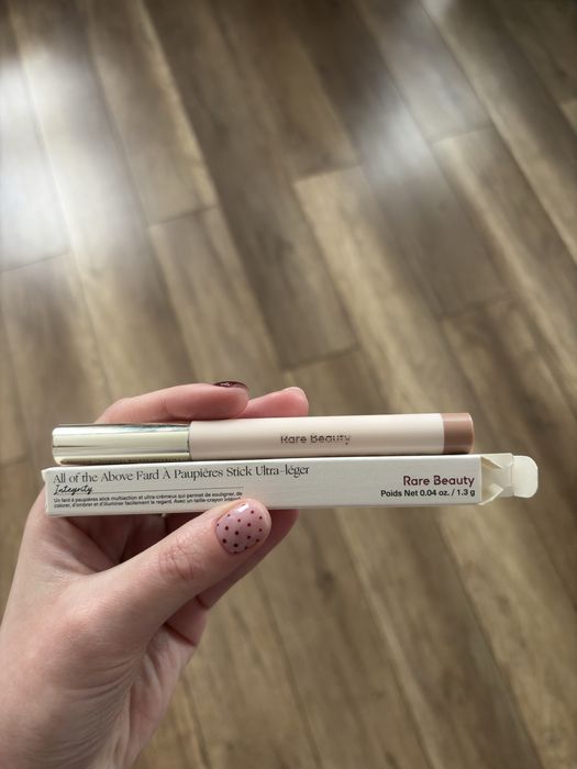 Rare Beauty all of the above shadow stick cień do powiek w kredce 1,3g