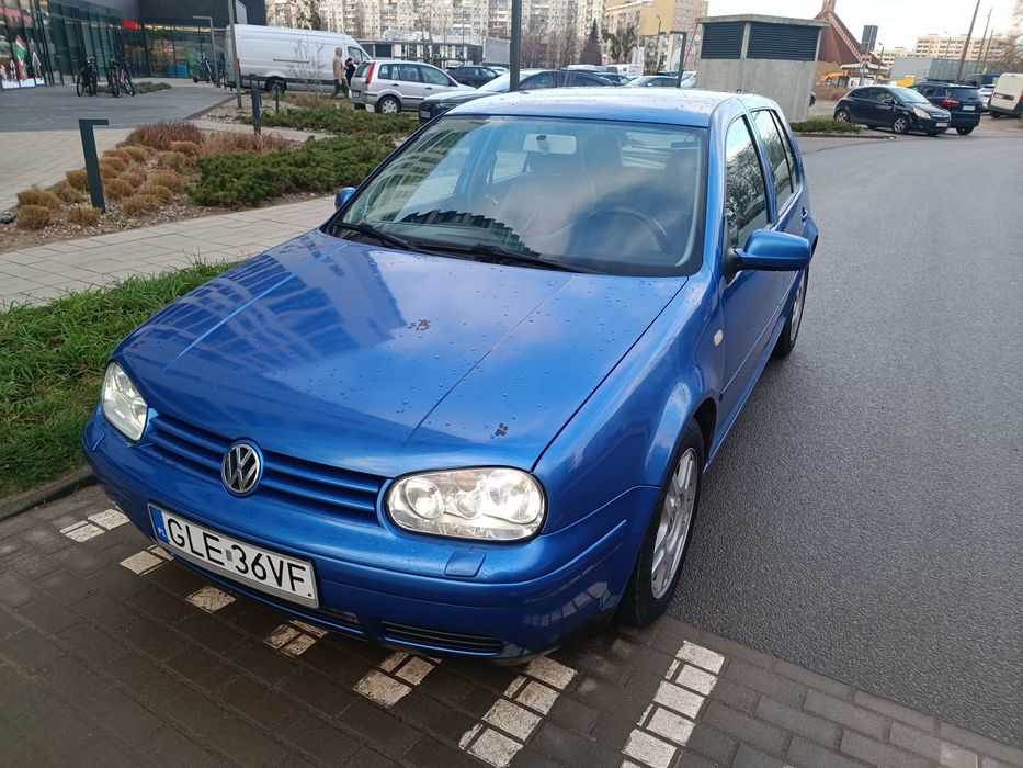 VW golf 1.6 Benzyna 1999 rok 250 Przebiegu