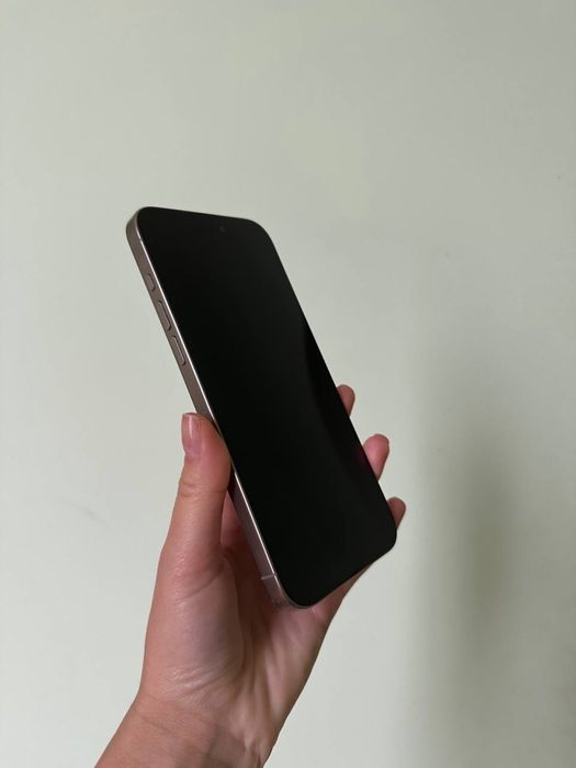 Apple iphone 15 pro max 256 рідний акамулятор все працює