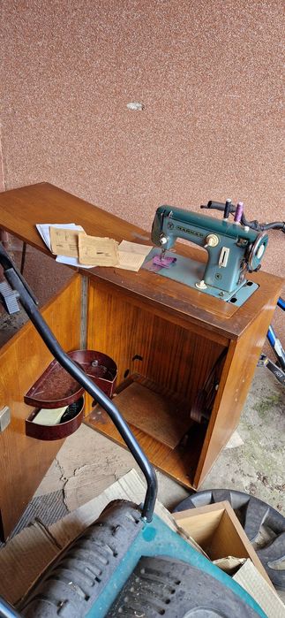 Продам швейну машинку Чайка -2