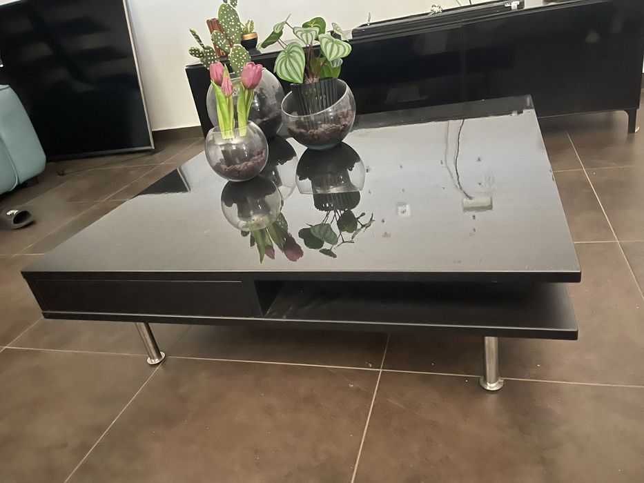 Móvel de tv e mesa de centro