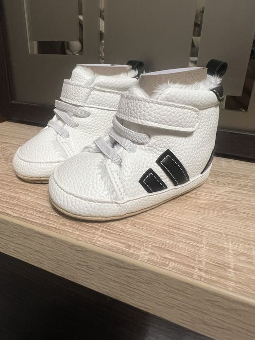 Демісезонні дитячі кросівки, розмір 12