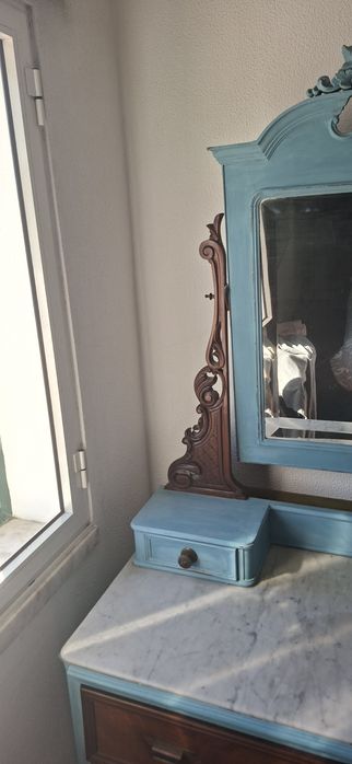 Móvel de quarto antigo