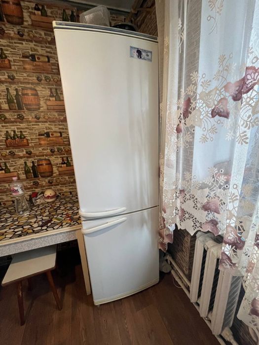 Холодильник двухкамерный