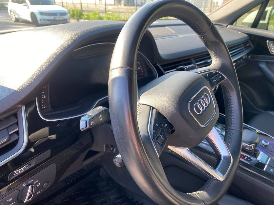 Aydi Q7 4m 2016 рік.