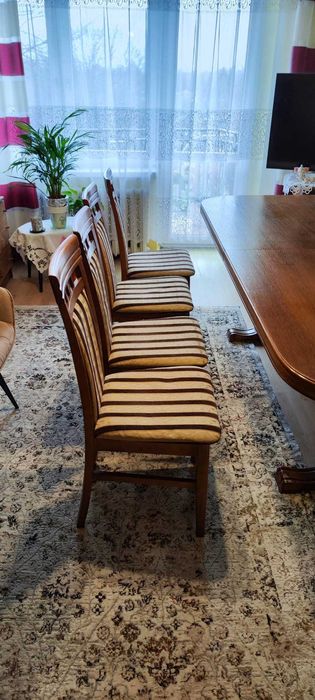 Stół oraz krzesła