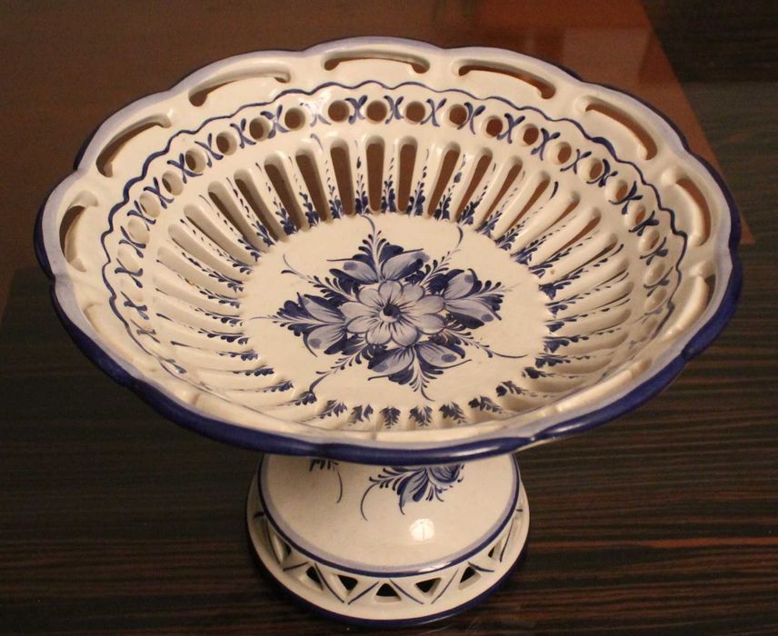 Fruteira em cerâmica portuguesa tradicional, pintada à mão