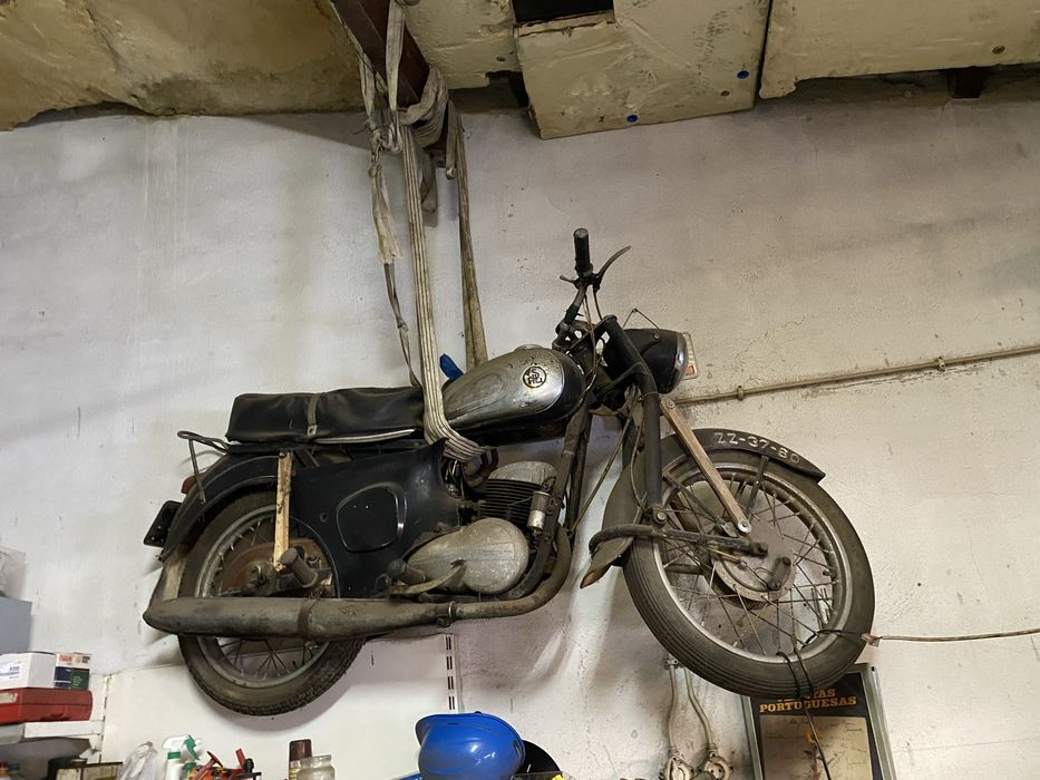 Moto antiga de 1965 SHL