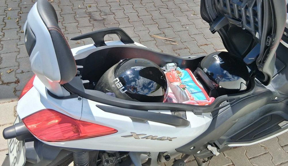 Scooter Yamaha Xmax 125 de 2012 apenas 17.900km, moto protegida sempre em garagem! Monte Gordo,VRSA Vila Real de Santo António