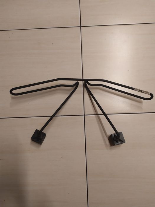 Wieszak samochodowy na marynarkę