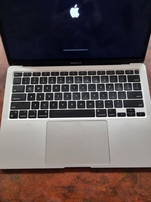 Macbook air M1 8/256