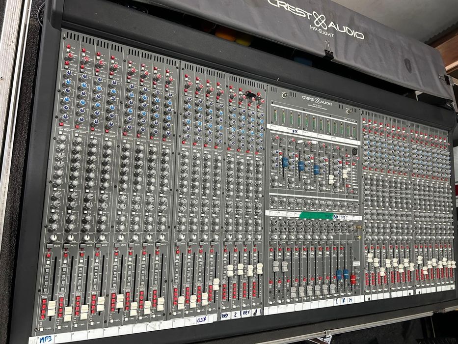 Mesa de Mistura | Crest Audio HP-Eight c/ Case com Rodas