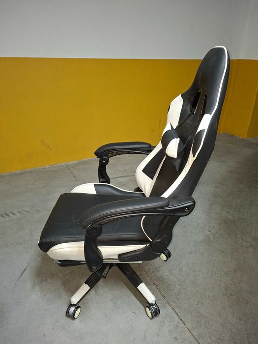 Cadeira Gamer em Pele Preto e Branco. Reclinável