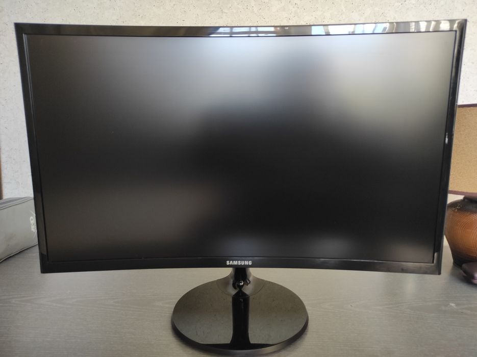 Монитор Samsung c24f390fhi