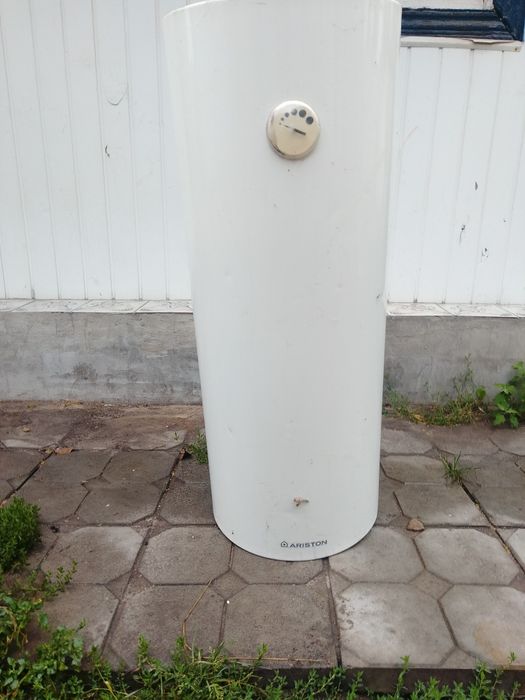 Продам бойлер ariston 80