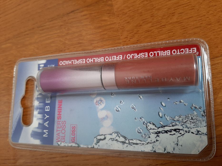 Gloss e batons Maybelline e L'Oreal (várias tonalidades)