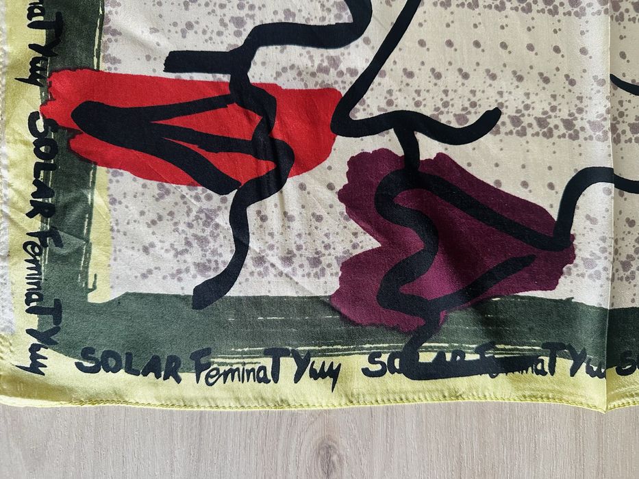 NOWA apaszka Solar z napisami „feminatywy”. Cena oryginalna: 99 zł