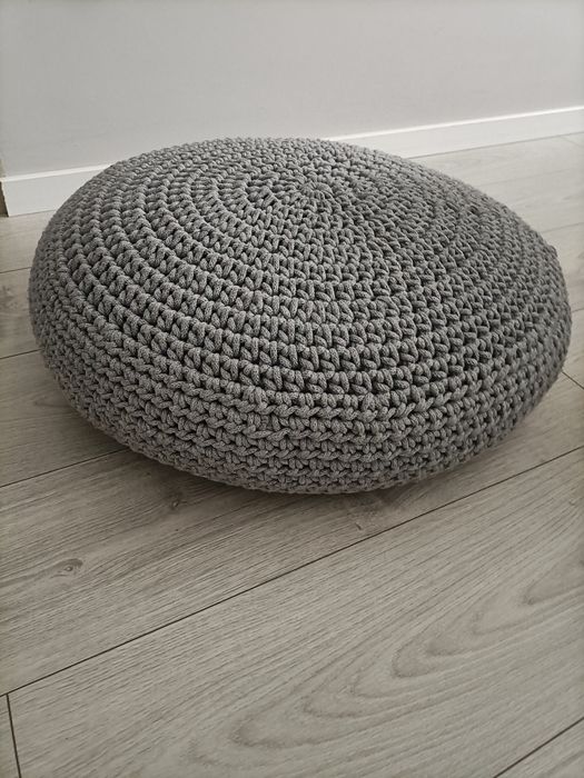 Pufa ręcznie robiona sznurek duża