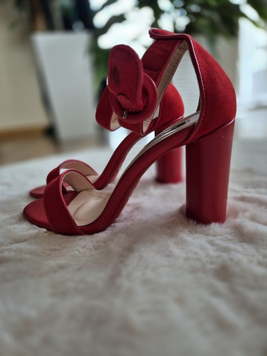 Vices czerwone sandały na obcasie 37