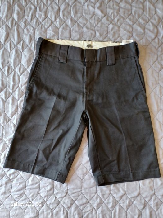 Krótkie spodenki Dickies.