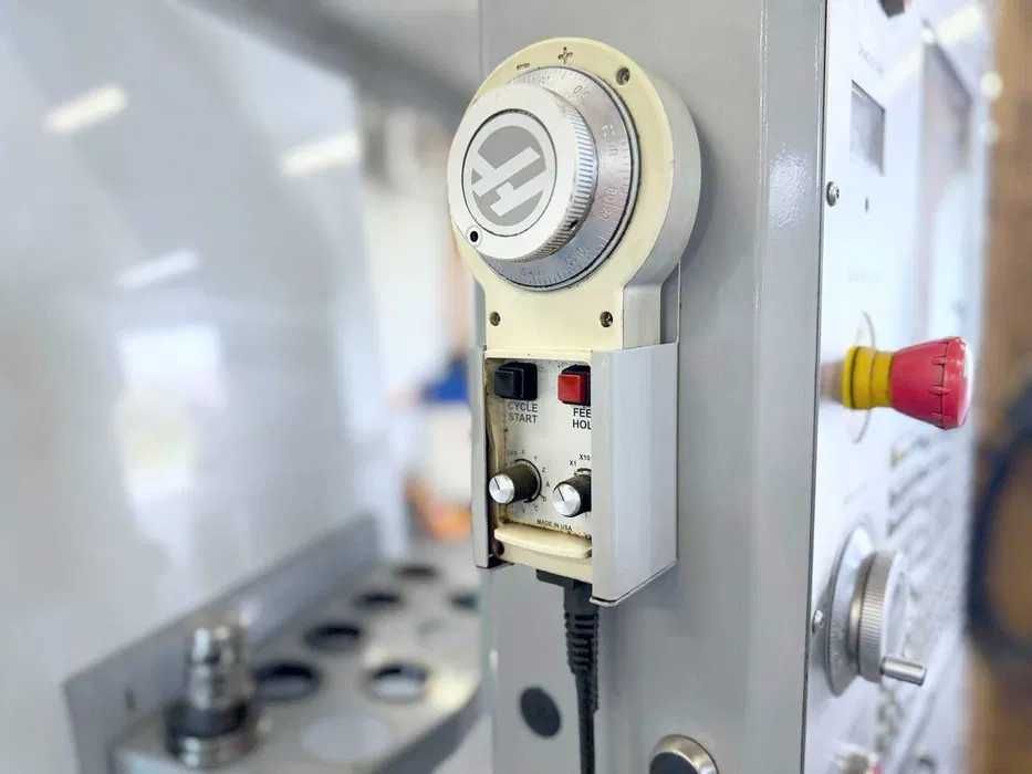 Фрезерний верстат з ЧПК HAAS VM-3HE - 4-та вісь, зонди RENISHAW,  x 1016 x y 660 x z 635 мм