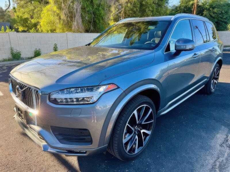 2020 Volvo XC90 T6 Momentum 6-Passenger