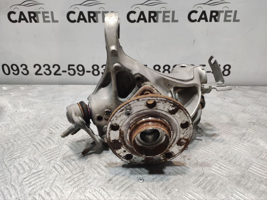 Поворотний кулак (Цапфа) передній правий VW Tiguan