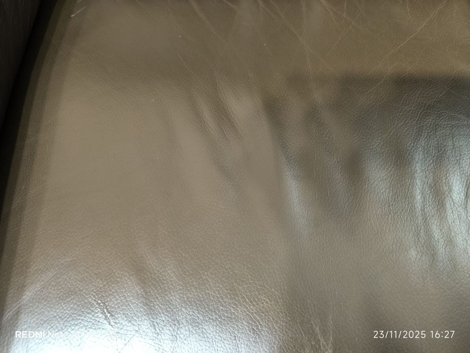 Conjunto de 2 Sofás em pele - excelente estado