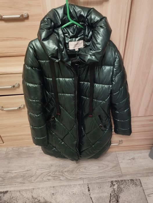 Kurtka zielona z połyskiem, taliowana