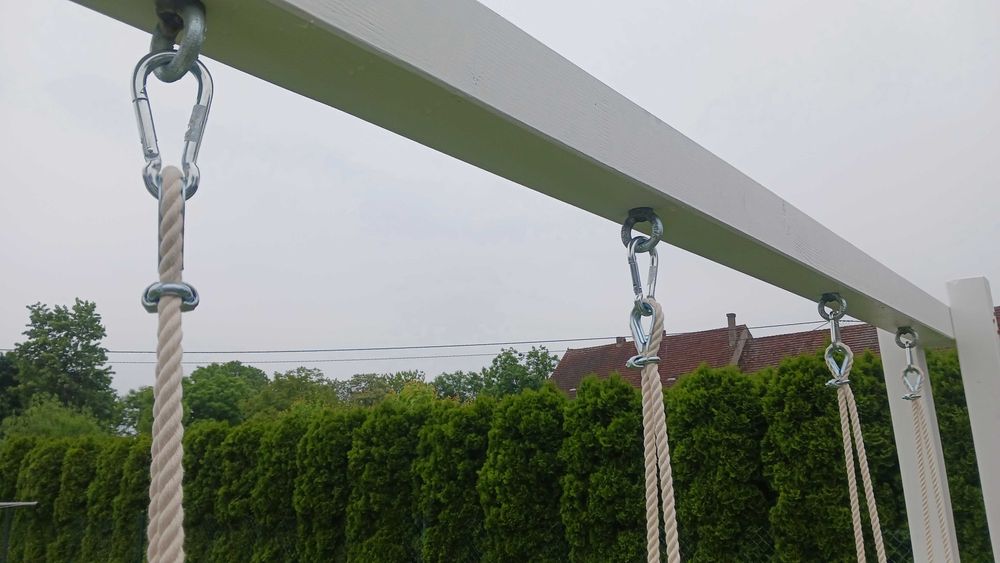 Nowoczesna huśtawka ogrodowa