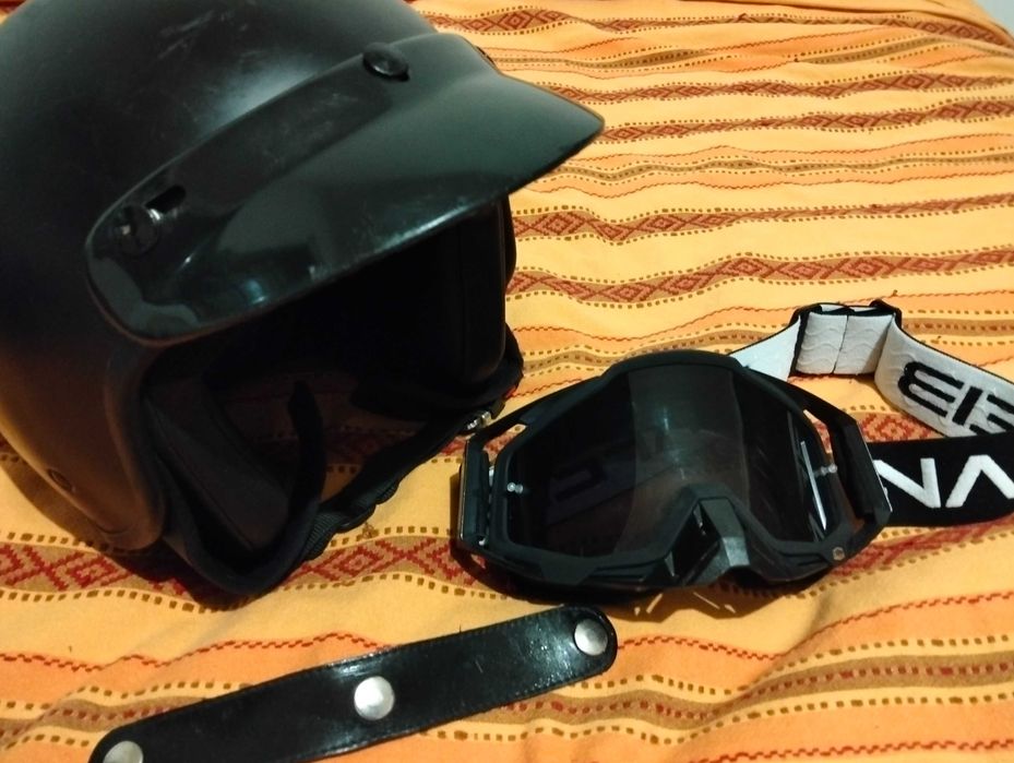 Capacete aberto usado